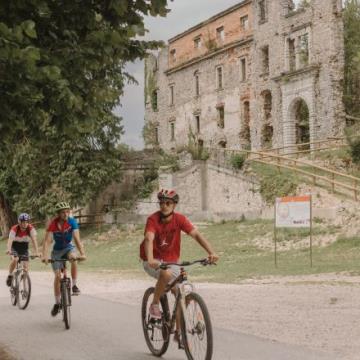 Adrenalinsko doživljanje legend in zgodb na kolesu – BODI LEGENDA.jpg